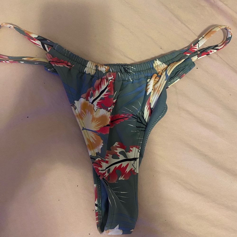 Roxy SZ Large swim bottoms